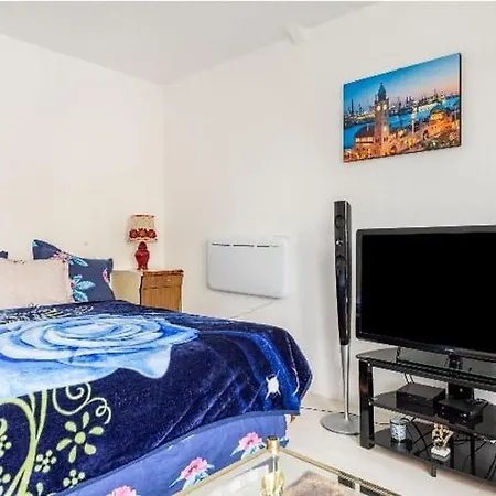 Cheap Exclusive Studio With Wi-fi Office Balcony Appartement Courcouronnes